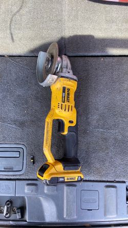 DeWalt 20V Max DCG412 4-1/2"/5" Grinder With 20V Max Lithium-Ion Battery