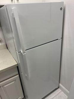 G&E Refrigerator