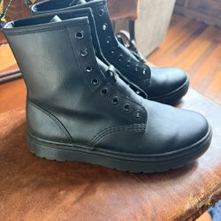 Dr. Marten’s AirWair Boots AW004 KV03W Size 7W /  6M