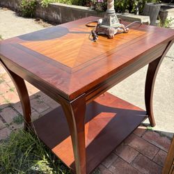 Free End Table and Lamp