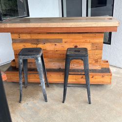 BAR & STOOLS