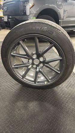 Tesla model 3 wheel and tire