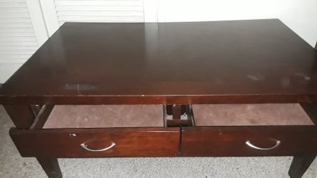 living room table good condition(make offer)