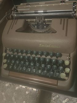 Smith Corona Portable Typewriter 5-Series - Vintage Mid-Century w/ Case