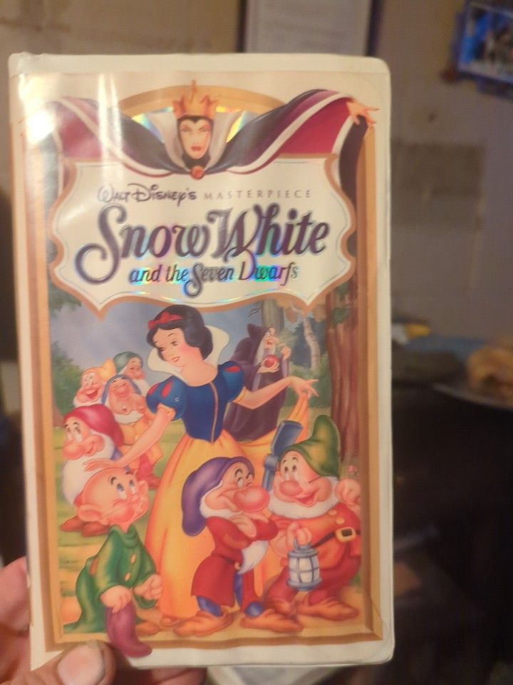 Walt Disney's Classic Snow White And The Seven Dwarfs