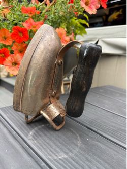 Vintage Manning Bowman old-fashioned electric clothes iron