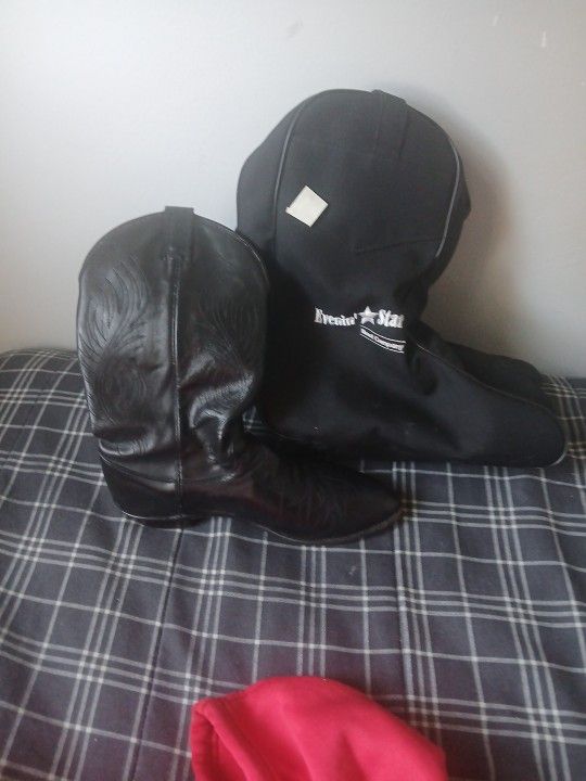 boots used leather and has a bag for the.