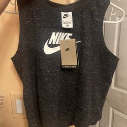 New Nike Shirt Kids Size L