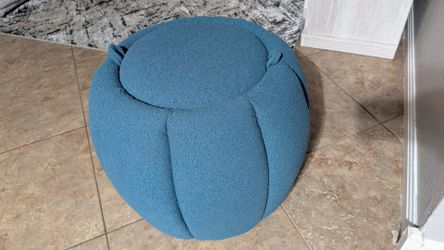 New! Beautiful Large Storage Ottoman