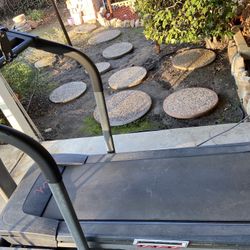 Treadmill Free motion Foldable Workes Perfectly Fine 