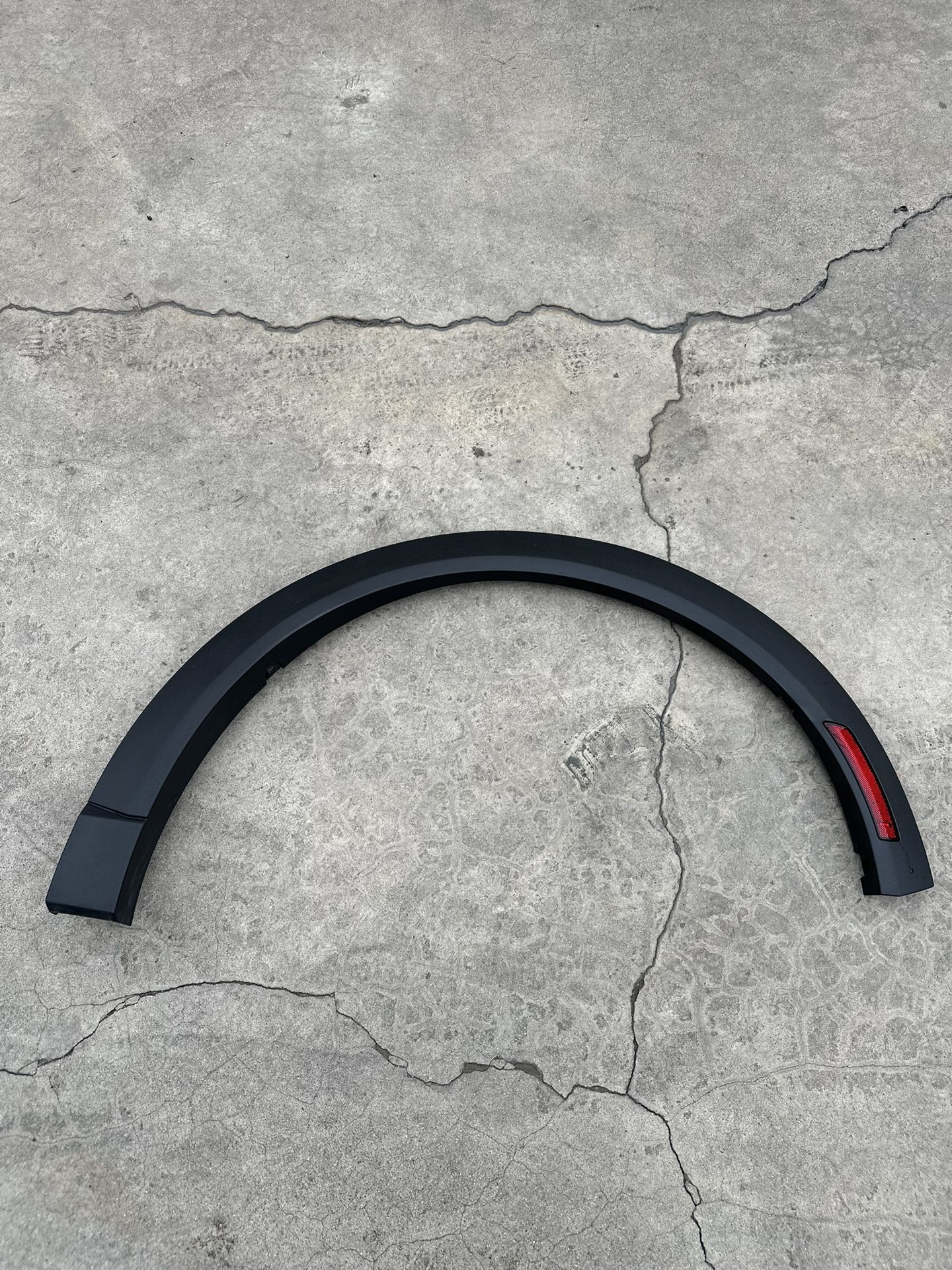 2021-2024 FORD MUSTANG MACH-E REAR LEFT  FENDER FLARE MOLDING TRIM GENUINE 