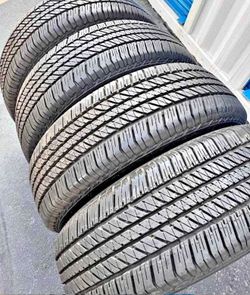 265/70/17 bridgestone vendo un set de llantas usadas excelente condiciones de vida las 4 ✅🤩I am selling a set of used tires, all 4 in excellent livin