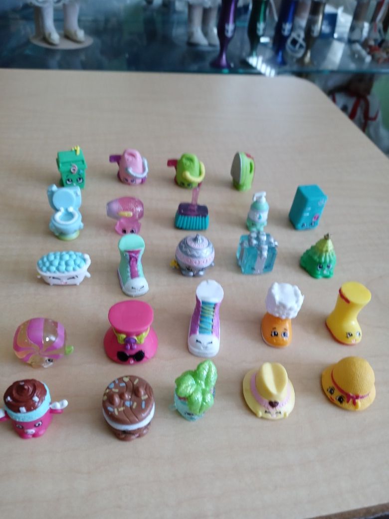 54 Shopkins toys