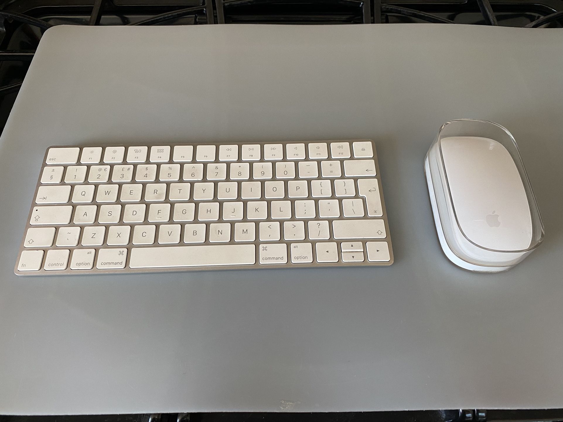 Apple Bluetooth Keyboard & Magic Mouse 2