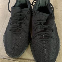 Men’s Yeezys Size 8