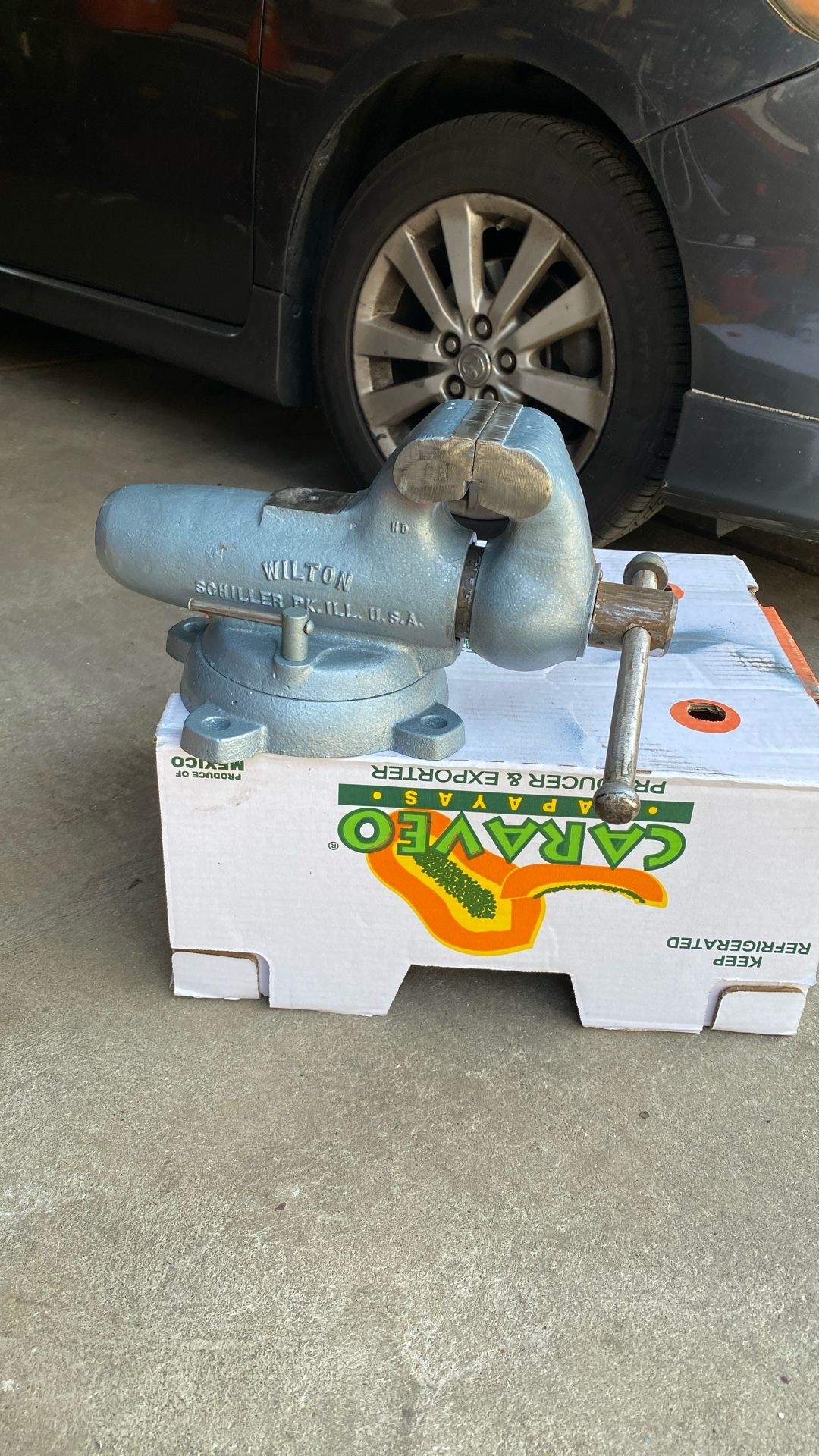 Wilton Bullet Vise Good Contision 4 Inch Wide $ 250 Firm