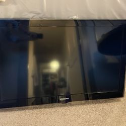 40”Samsung TV Plus Wall Mount  & Remote