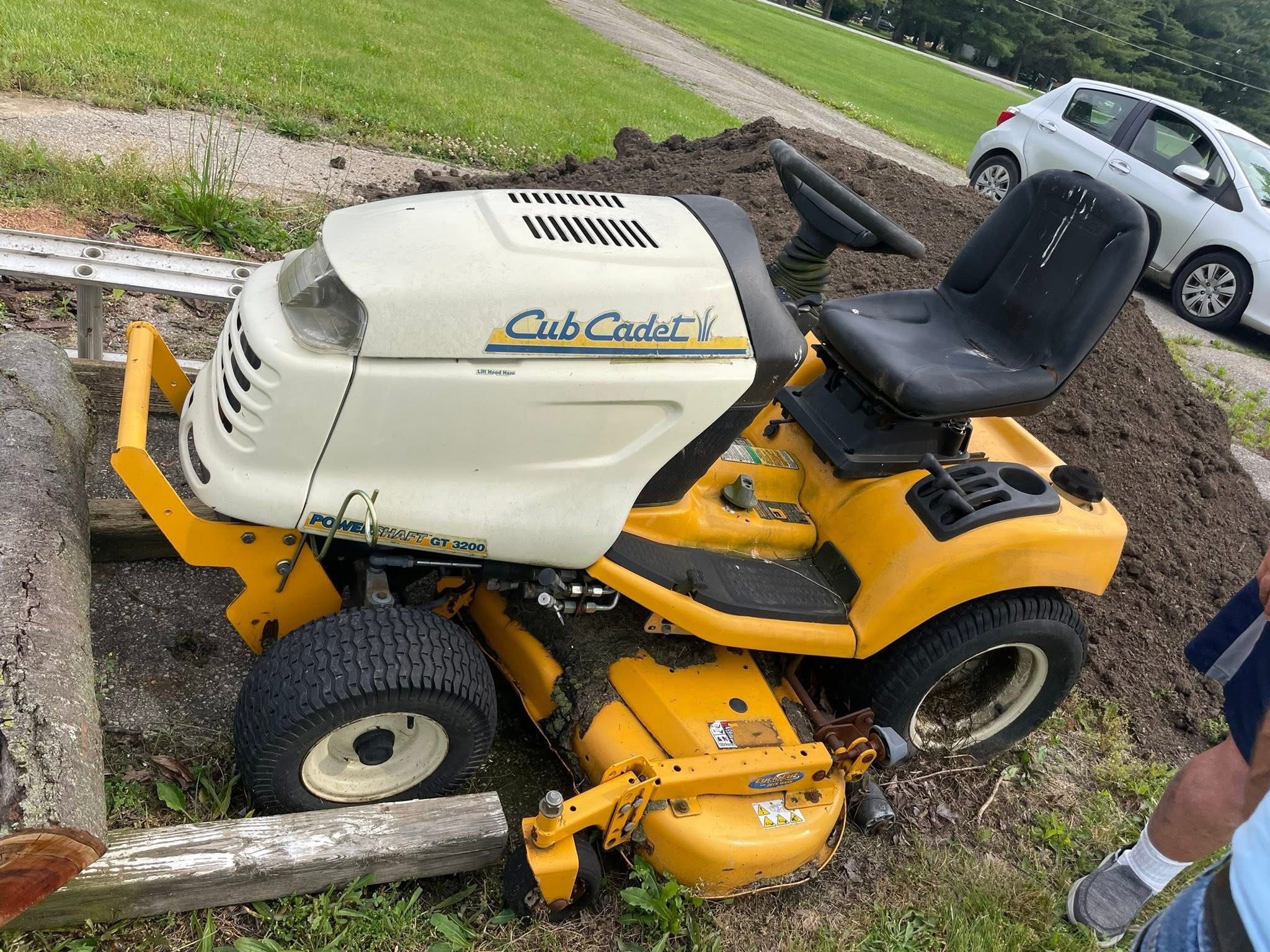 Cub Cadet Gt3200 Riding Mower