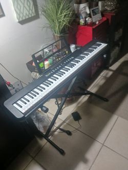 MP3 ETC PLAY PAINO ETC KEYBOARD WITH STAND 30 FIRM LOOK MY POST ALOT ITEMS