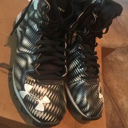 Under Armour Football Cleats Highlight Size 8