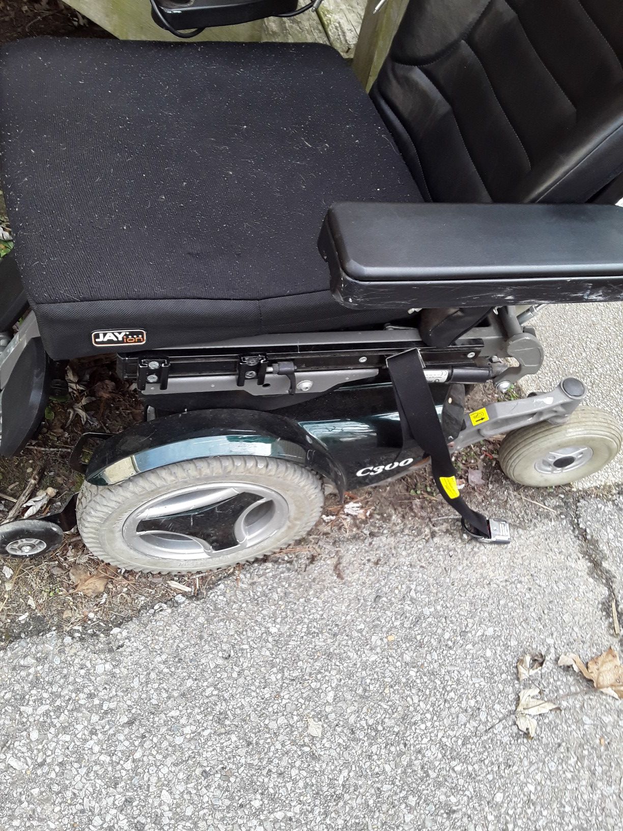 Motor wheelchair