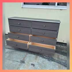 Dresser/ Eight drawers dresser