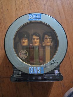 Vintage Elvis Pez Collectors set
