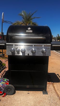 Char-Broil Classic 4-Burner Propane Gas Grill with Side Burner