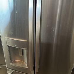 REFRIGERATOR GE 36” Stainless Steel
