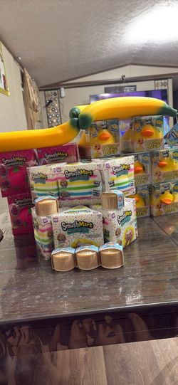 Smushmart and squeeezy squishies