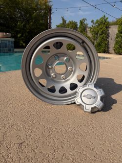 2026 Chevy Silverado 1500 OEM Steel Wheels & Center Caps – Set of 4 – Like New