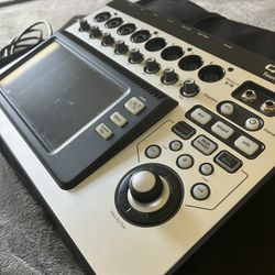 QSC TOUCH MIX 8 w. Case & Power Supply
