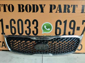2016 (contact info removed)8. KIA SORRENTO GRILLE OEM