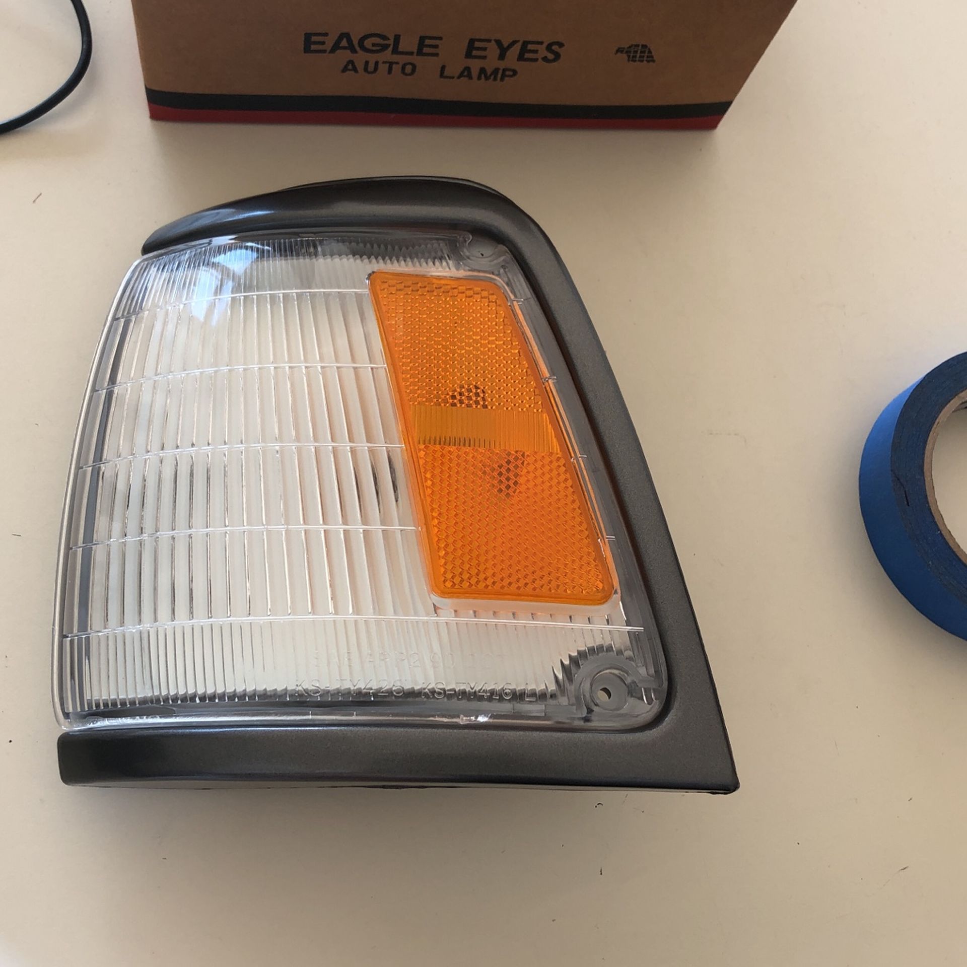 Toyota TY Pick Up 2WD 1984 To 1995 Park Lamp (W/PTD) Driver Side Assembly #90