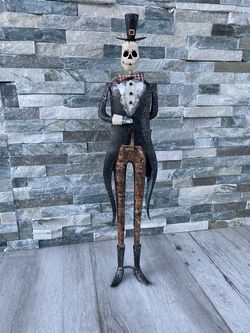 Unique Metal Skeleton Gentleman Halloween Art