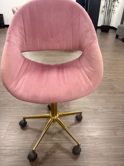 Blush Pink Velvet Swivel Vanity / Salon Chair with Gold Base – $50 OBO