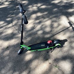Almost New Electric Razor Scooter With Charger 