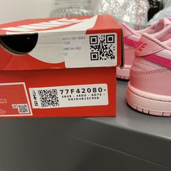 Kids Nike Dunk Triple Pink Size 1Y