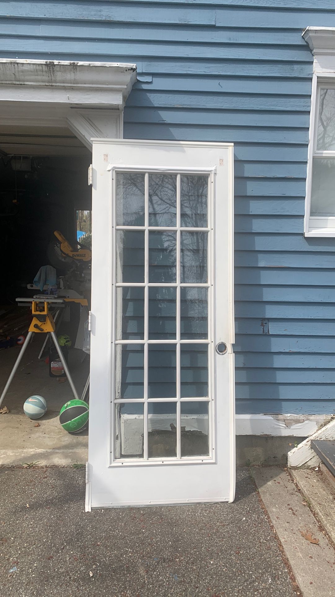 **free— Exterior Door 32”x 80” Right I swing