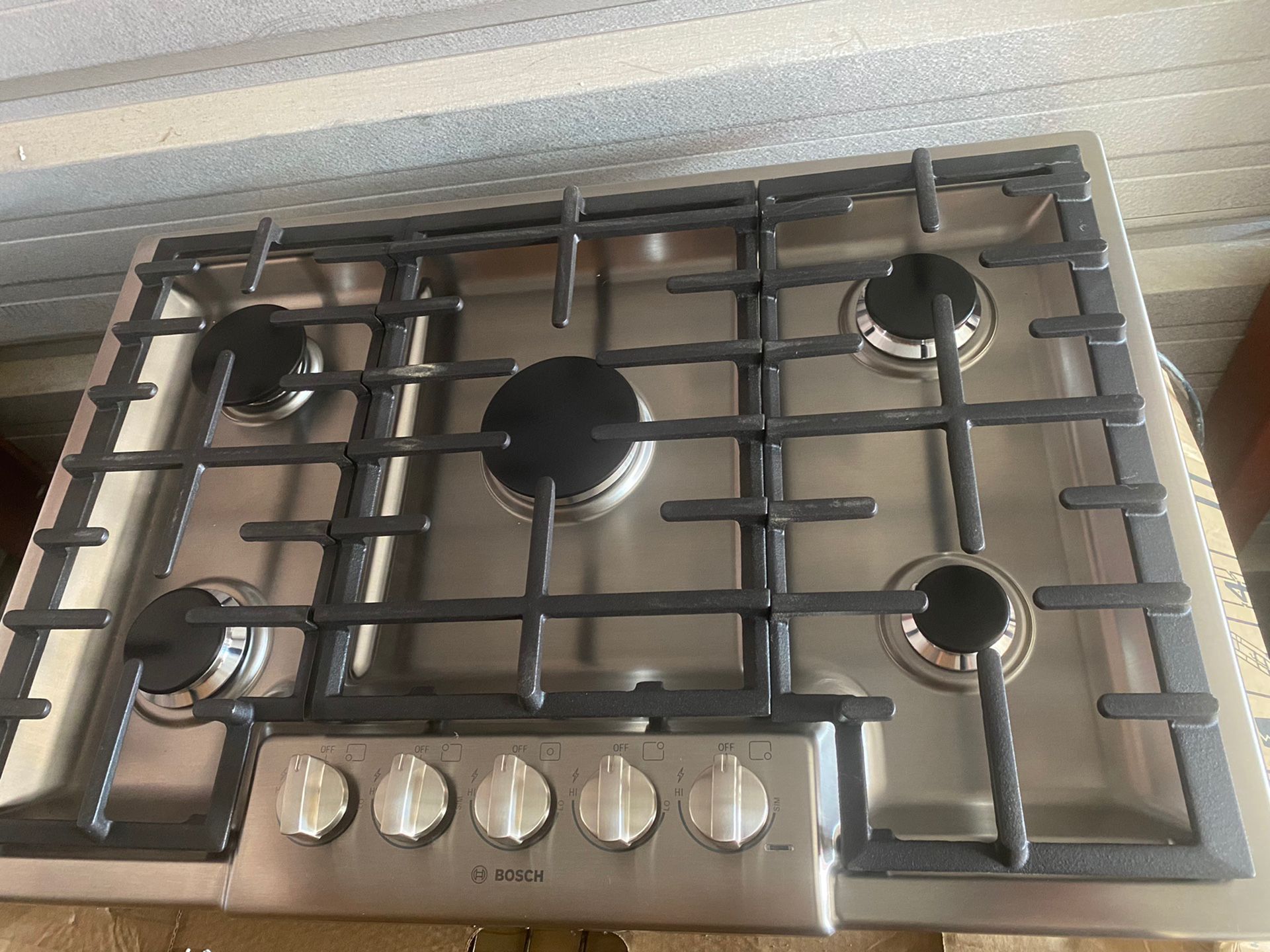 Like new 30” Bosch Gas Cooktop!!!!!