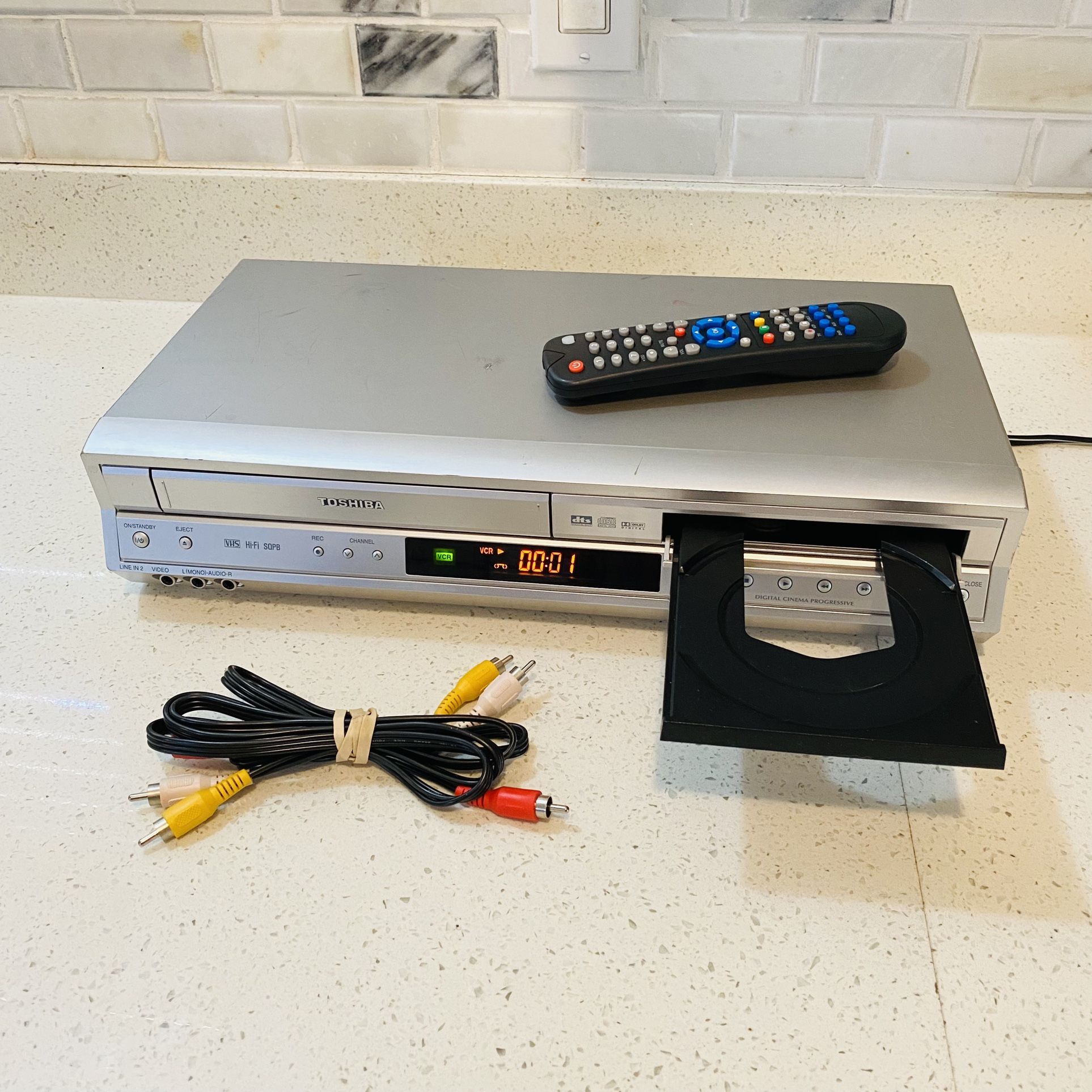Toshiba SD-V392SU2 DVD VCR Combo Player VHS Recorder w/ Remote Control Works