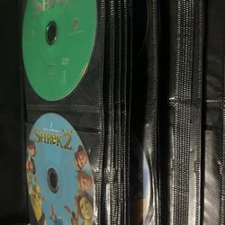 SELLING SYLVANIA DVD PLAYER PORTABLE WITH MOVIES AND CHARGER