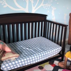 Crib  With mattress And Changing Table 