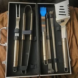 BBQ SET ALL METAL EXCELLENT CONDITION