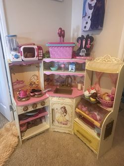 Beautiful Pastry Belle Kitchen Playset