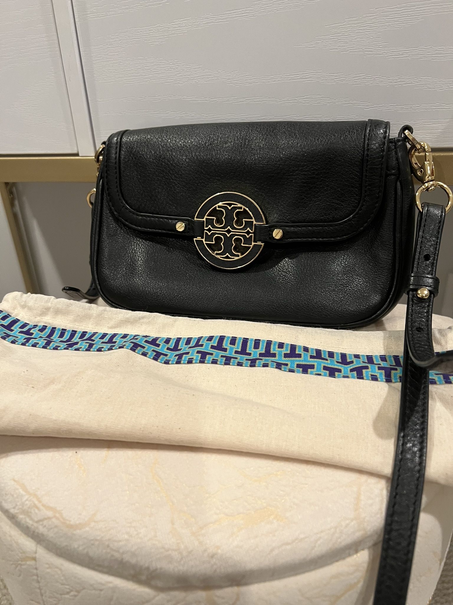 Tory Burch Black Leather Crossbody – Like New