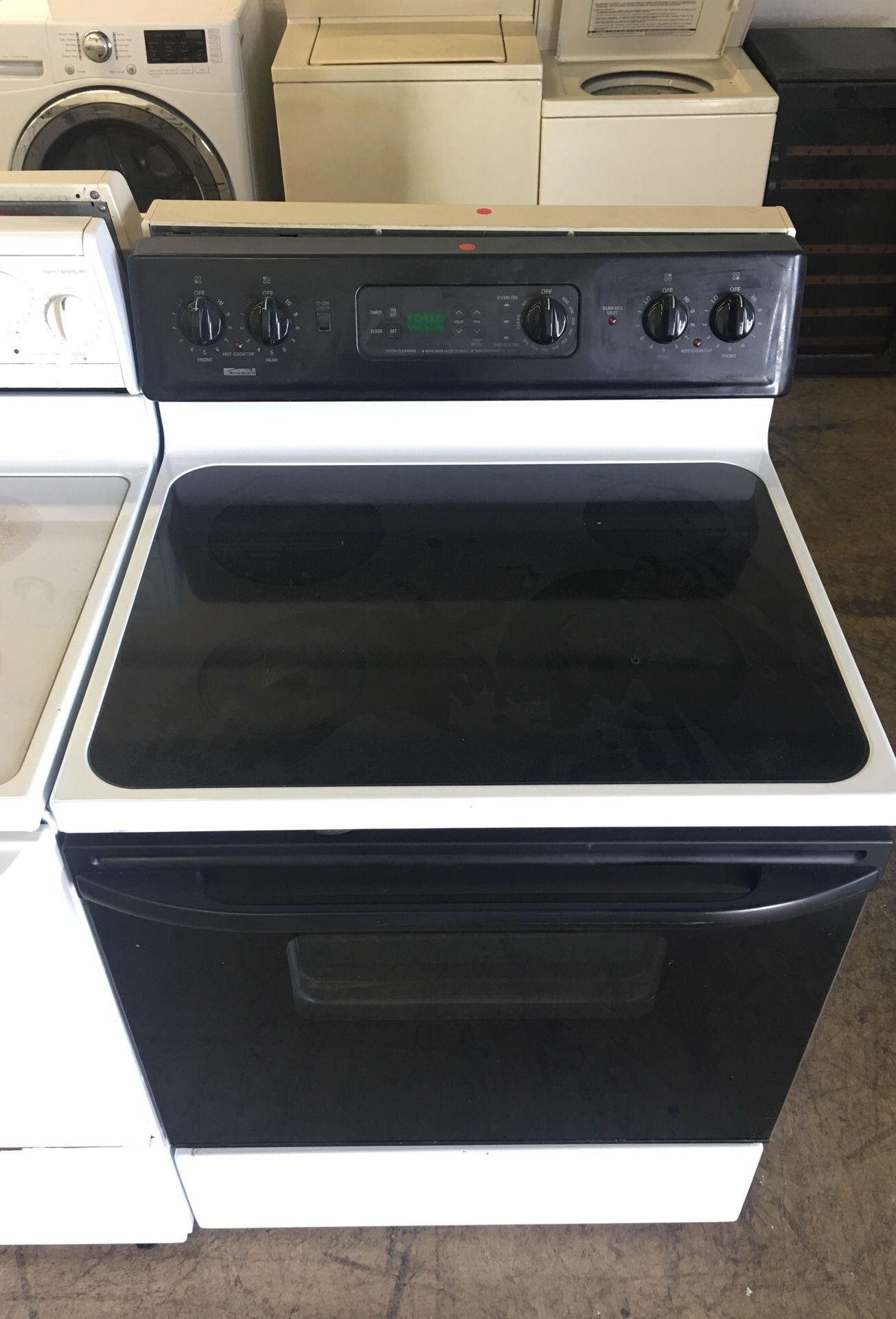 Black and White Kenmore Stove! Excellent conditions! 4 months of warranty and fast delivery