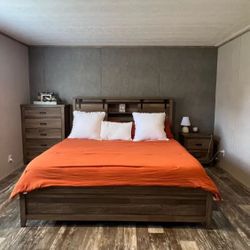🛏️ King Size Farmhouse Bed Frame + Chest + Nightstand✨