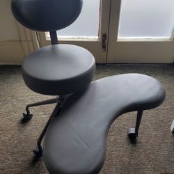 Cross-Legged Office Chair