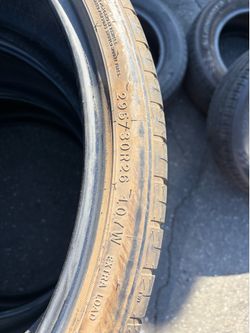 295/30/26 vendo set de tires en buenas condiciones de vida las 3